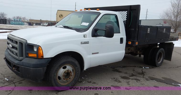 image for item I5097 2005 Ford F350 Super Duty XL flatbed pickup truck