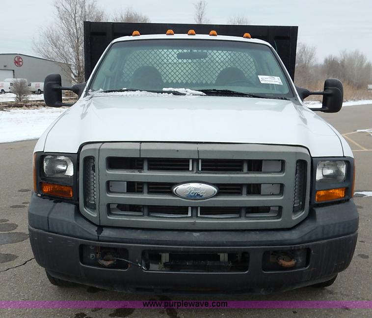 image for item I5097 2005 Ford F350 Super Duty XL flatbed pickup truck