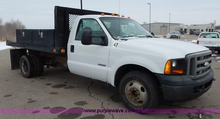 image for item I5097 2005 Ford F350 Super Duty XL flatbed pickup truck