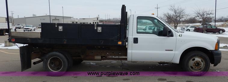 image for item I5097 2005 Ford F350 Super Duty XL flatbed pickup truck