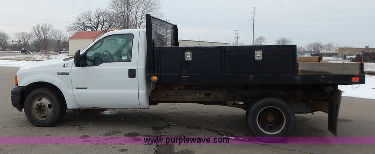 image for item I5097 2005 Ford F350 Super Duty XL flatbed pickup truck