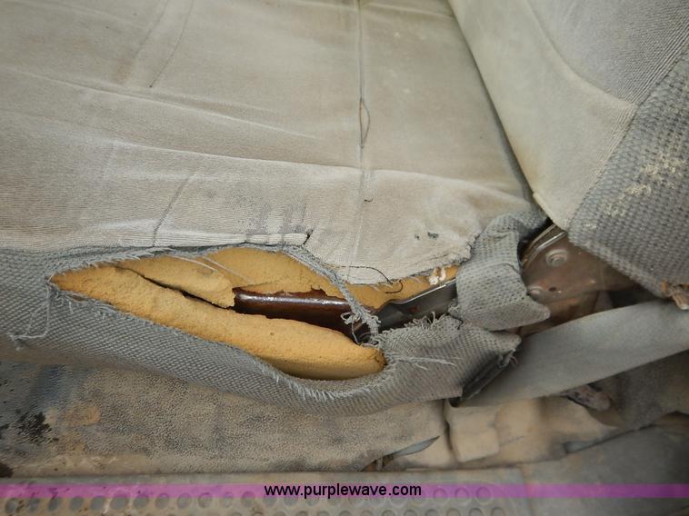 image for item I5097 2005 Ford F350 Super Duty XL flatbed pickup truck