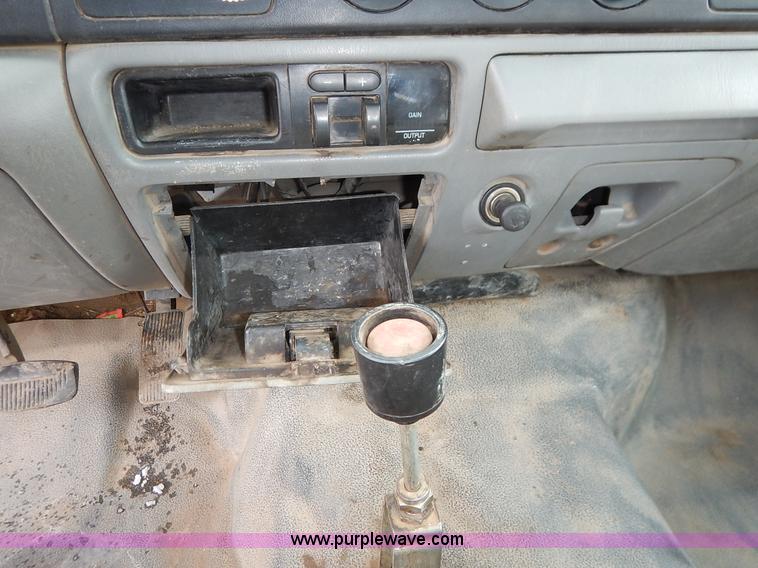 image for item I5097 2005 Ford F350 Super Duty XL flatbed pickup truck