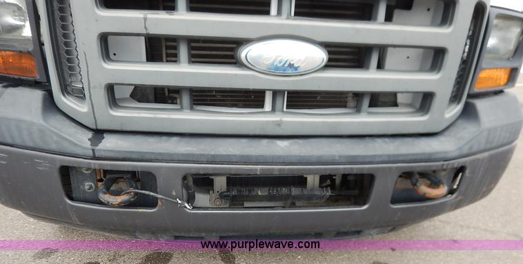 image for item I5097 2005 Ford F350 Super Duty XL flatbed pickup truck