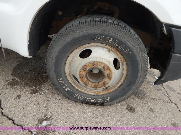 image for item I5097 2005 Ford F350 Super Duty XL flatbed pickup truck