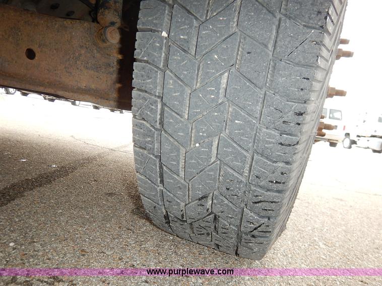 image for item I5097 2005 Ford F350 Super Duty XL flatbed pickup truck