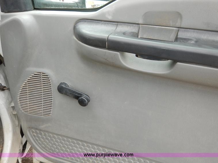 image for item I5097 2005 Ford F350 Super Duty XL flatbed pickup truck