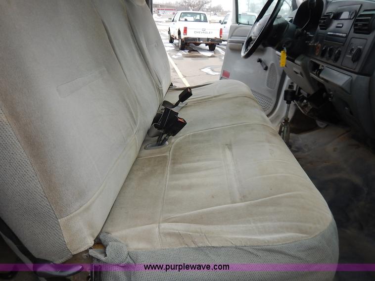 image for item I5097 2005 Ford F350 Super Duty XL flatbed pickup truck