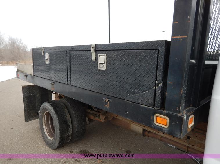 image for item I5097 2005 Ford F350 Super Duty XL flatbed pickup truck