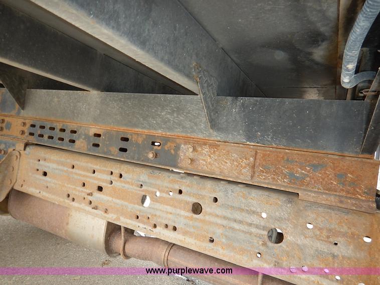 image for item I5097 2005 Ford F350 Super Duty XL flatbed pickup truck