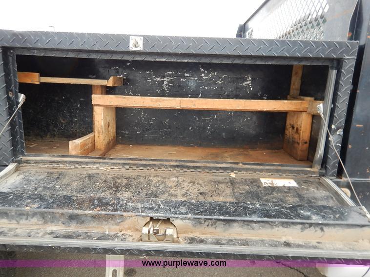 image for item I5097 2005 Ford F350 Super Duty XL flatbed pickup truck