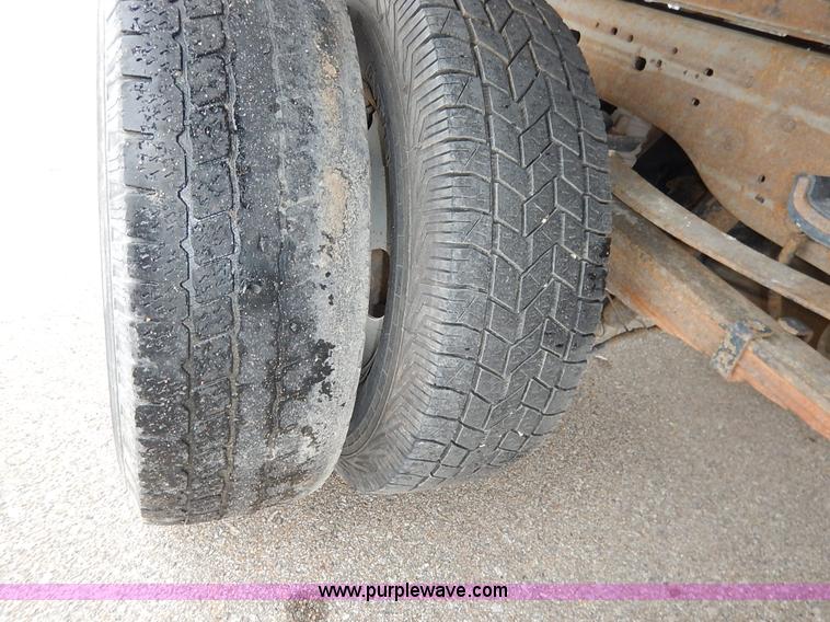 image for item I5097 2005 Ford F350 Super Duty XL flatbed pickup truck