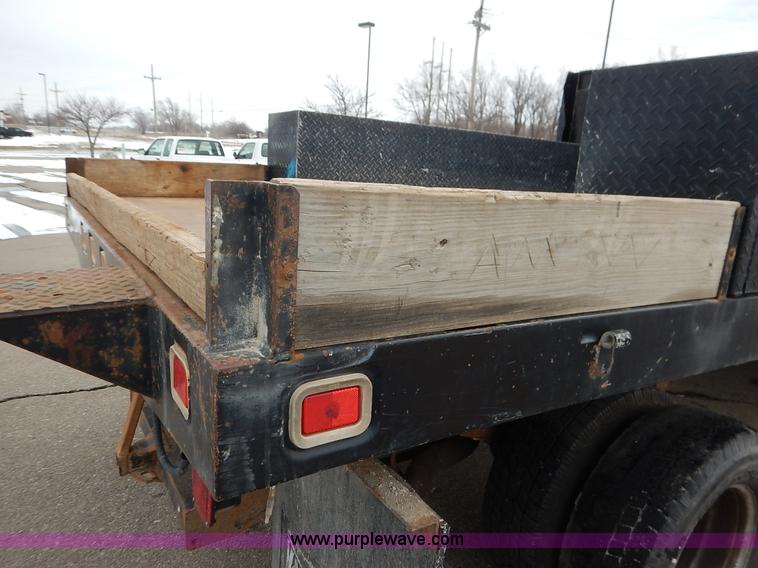 image for item I5097 2005 Ford F350 Super Duty XL flatbed pickup truck