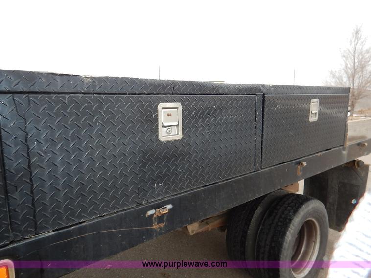 image for item I5097 2005 Ford F350 Super Duty XL flatbed pickup truck