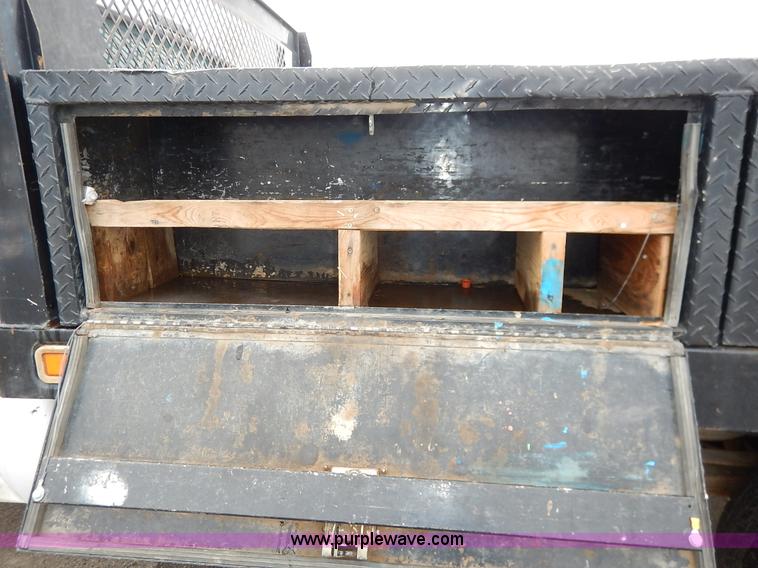 image for item I5097 2005 Ford F350 Super Duty XL flatbed pickup truck