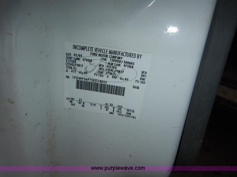 image for item I5097 2005 Ford F350 Super Duty XL flatbed pickup truck