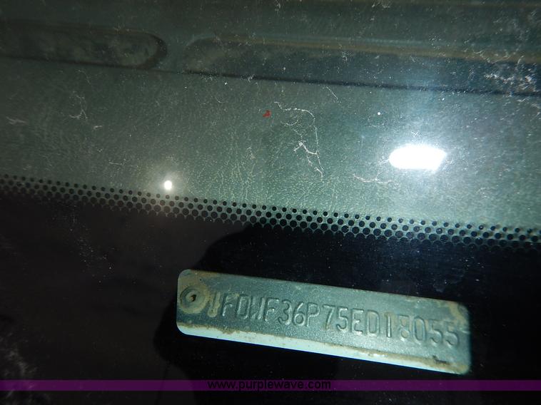 image for item I5097 2005 Ford F350 Super Duty XL flatbed pickup truck