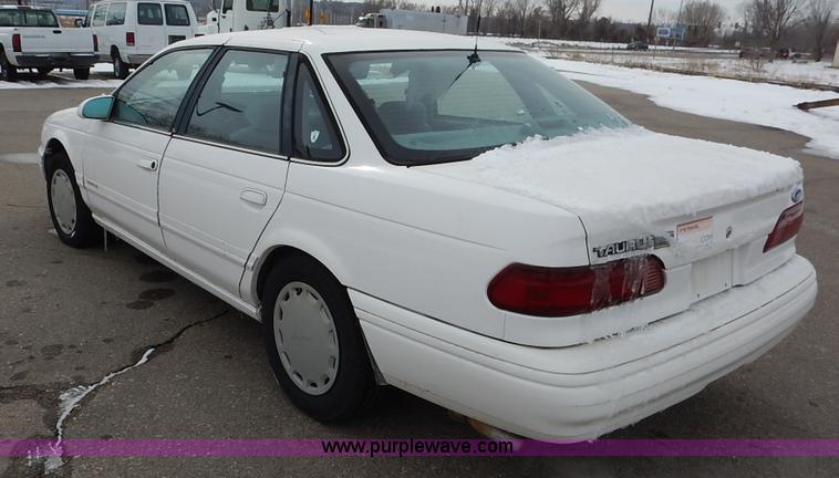 image for item I5099 1994 Ford Taurus GL