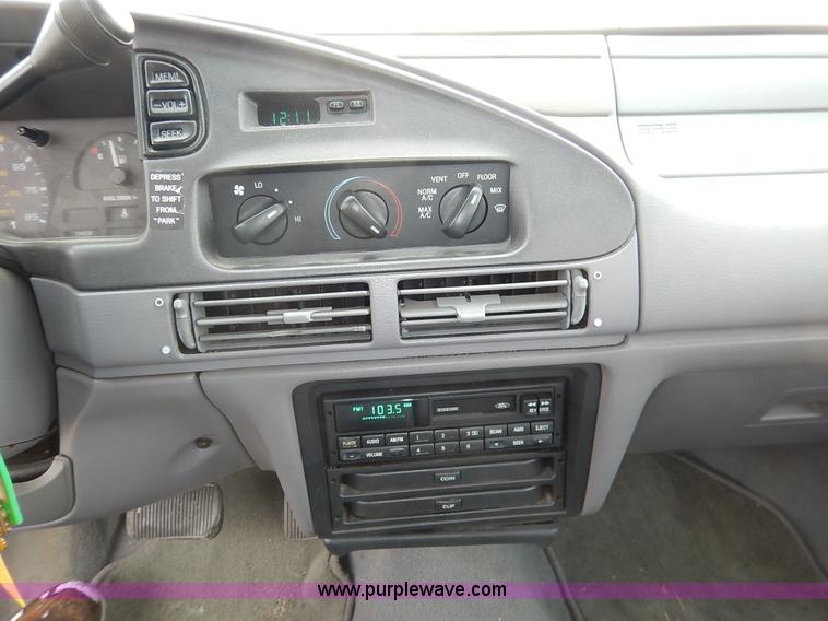 image for item I5099 1994 Ford Taurus GL