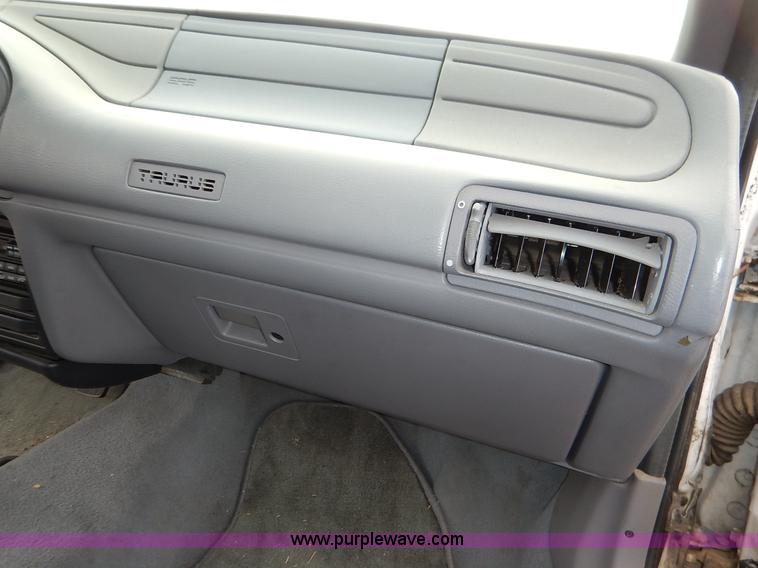 image for item I5099 1994 Ford Taurus GL