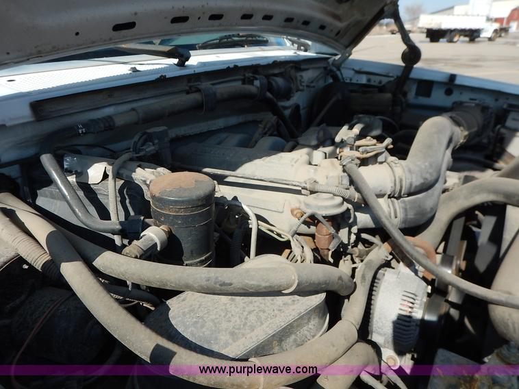 image for item I5102 1996 Ford F150 XL pickup truck