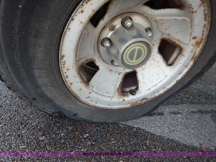 image for item I5102 1996 Ford F150 XL pickup truck