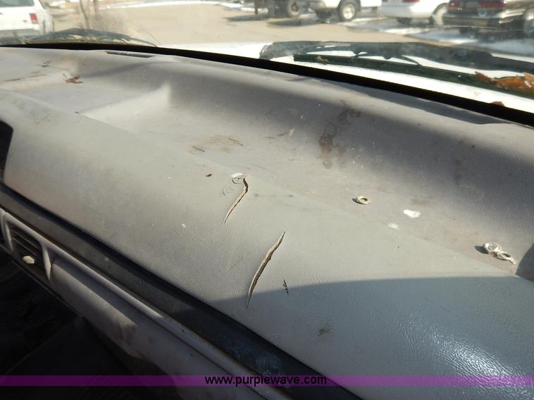 image for item I5102 1996 Ford F150 XL pickup truck