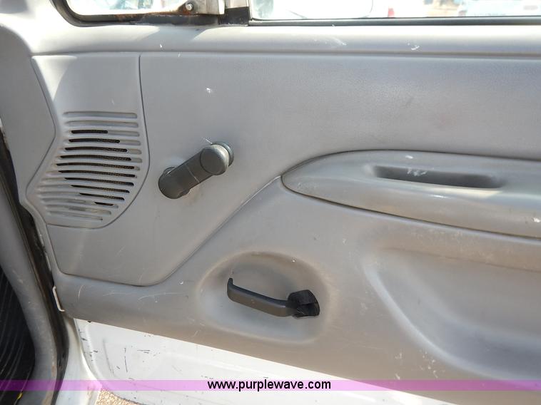 image for item I5102 1996 Ford F150 XL pickup truck