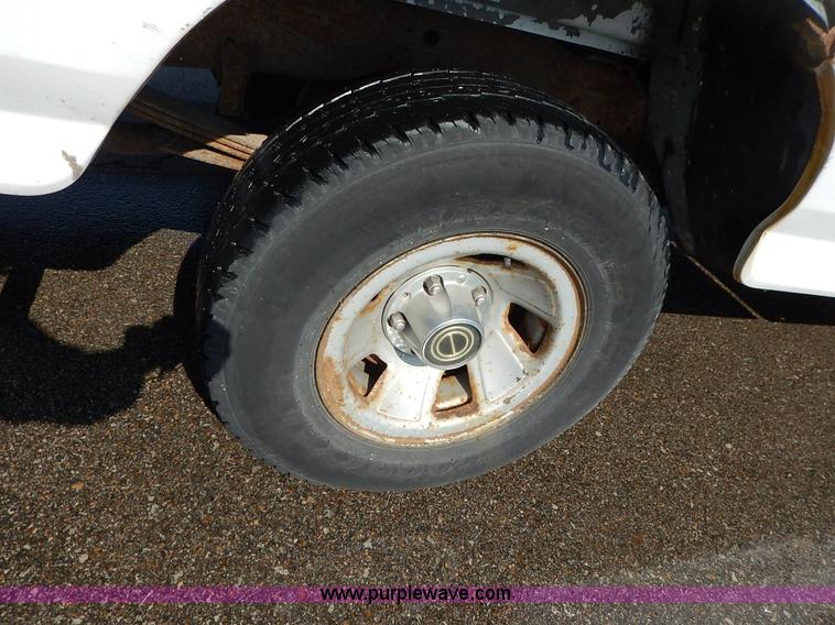 image for item I5102 1996 Ford F150 XL pickup truck