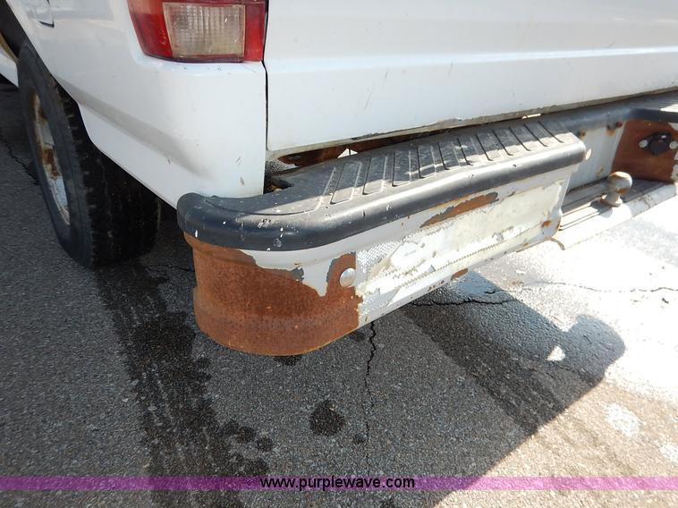 image for item I5102 1996 Ford F150 XL pickup truck