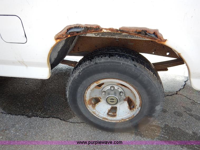 image for item I5102 1996 Ford F150 XL pickup truck