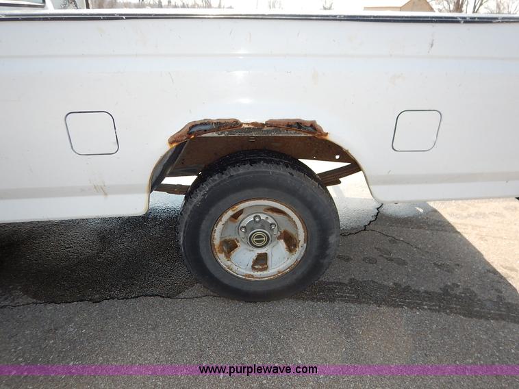 image for item I5102 1996 Ford F150 XL pickup truck