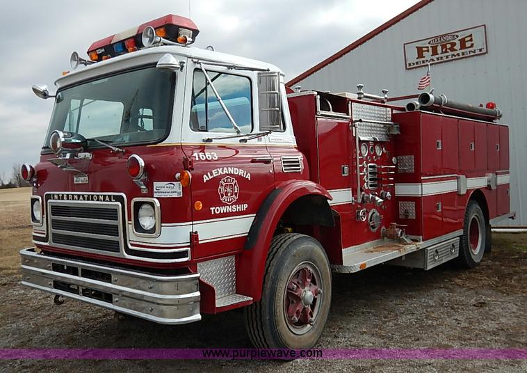 image for item I5151 1976 International CargoStar 1950 fire truck