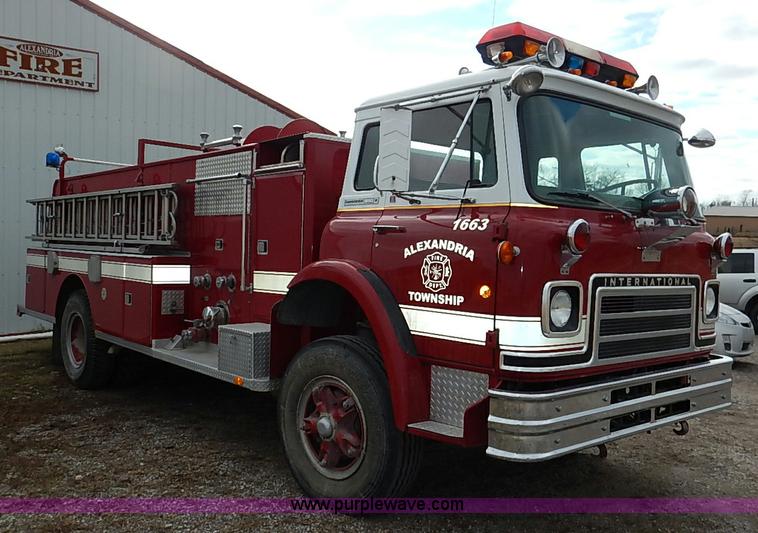 image for item I5151 1976 International CargoStar 1950 fire truck