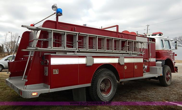 image for item I5151 1976 International CargoStar 1950 fire truck