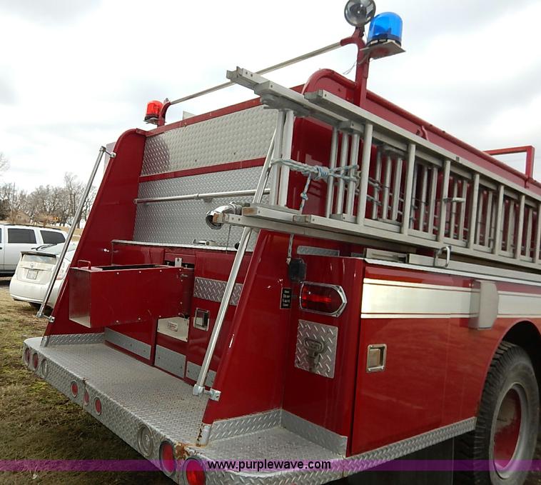 image for item I5151 1976 International CargoStar 1950 fire truck