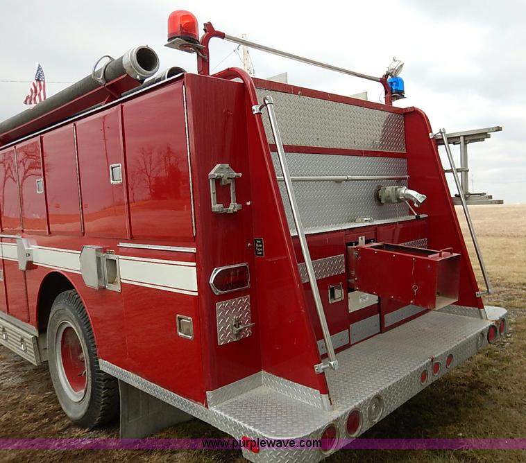 image for item I5151 1976 International CargoStar 1950 fire truck