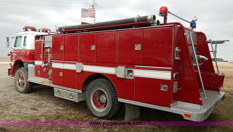 image for item I5151 1976 International CargoStar 1950 fire truck