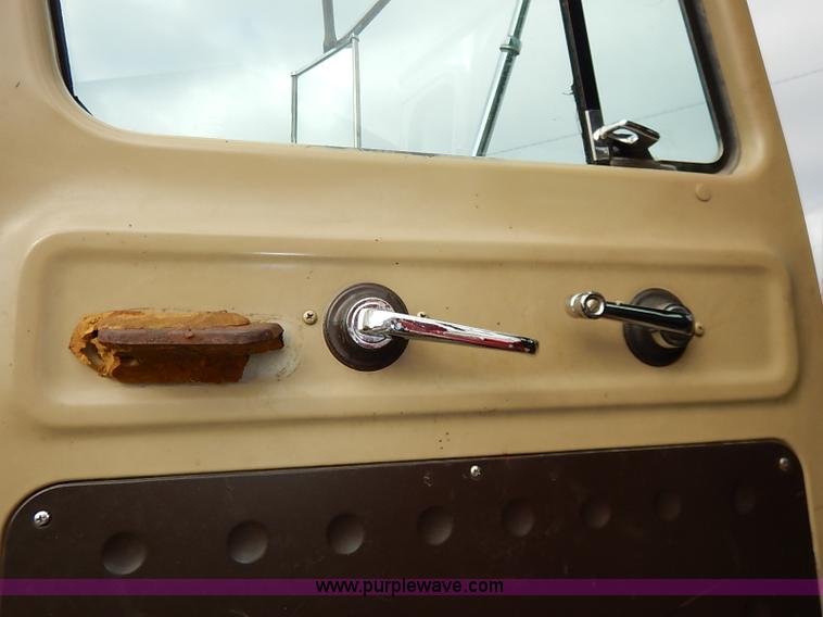 image for item I5151 1976 International CargoStar 1950 fire truck