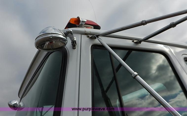 image for item I5151 1976 International CargoStar 1950 fire truck