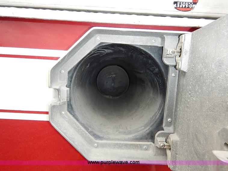 image for item I5151 1976 International CargoStar 1950 fire truck