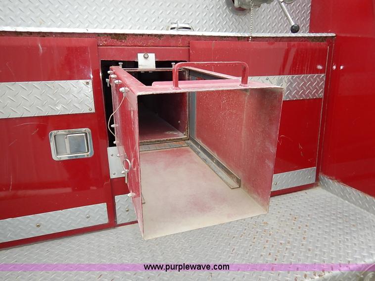 image for item I5151 1976 International CargoStar 1950 fire truck