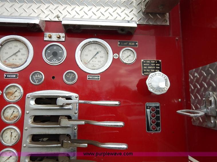 image for item I5151 1976 International CargoStar 1950 fire truck