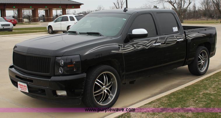 image for item J2306 2009 Chevrolet Silverado 1500 Crew Cab pickup truck
