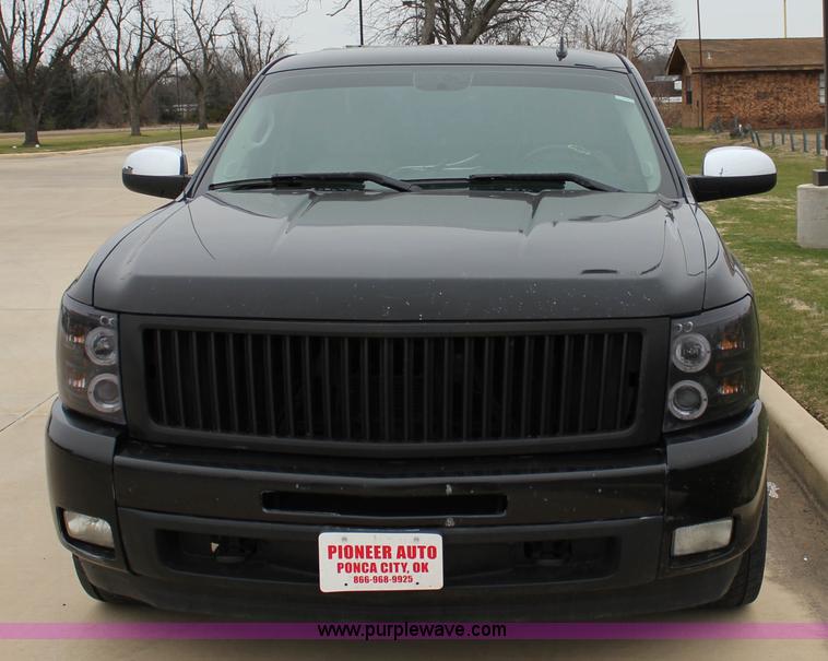 image for item J2306 2009 Chevrolet Silverado 1500 Crew Cab pickup truck