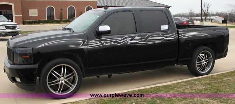 image for item J2306 2009 Chevrolet Silverado 1500 Crew Cab pickup truck