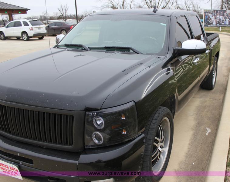 image for item J2306 2009 Chevrolet Silverado 1500 Crew Cab pickup truck