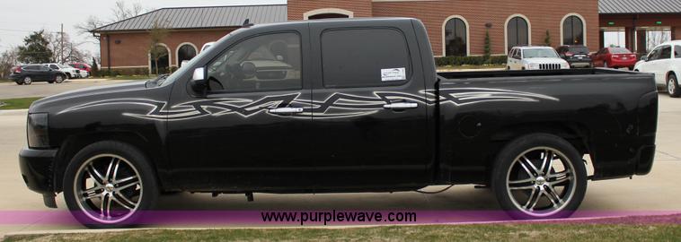 image for item J2306 2009 Chevrolet Silverado 1500 Crew Cab pickup truck