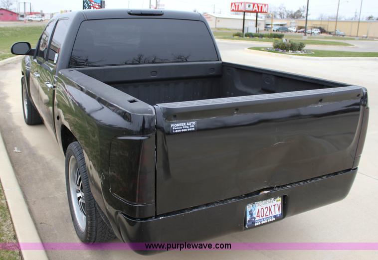 image for item J2306 2009 Chevrolet Silverado 1500 Crew Cab pickup truck