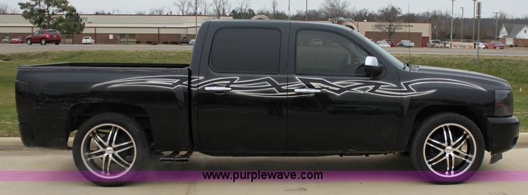 image for item J2306 2009 Chevrolet Silverado 1500 Crew Cab pickup truck